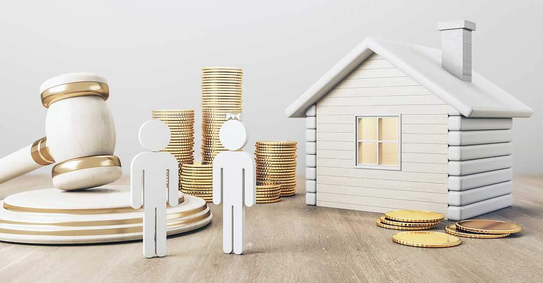 maison blanche avec piles de pièces d'or, homme, femme, marteau, divorce, partage des biens, accord de séparation, divorce de bill gates, accord de séparation de biens